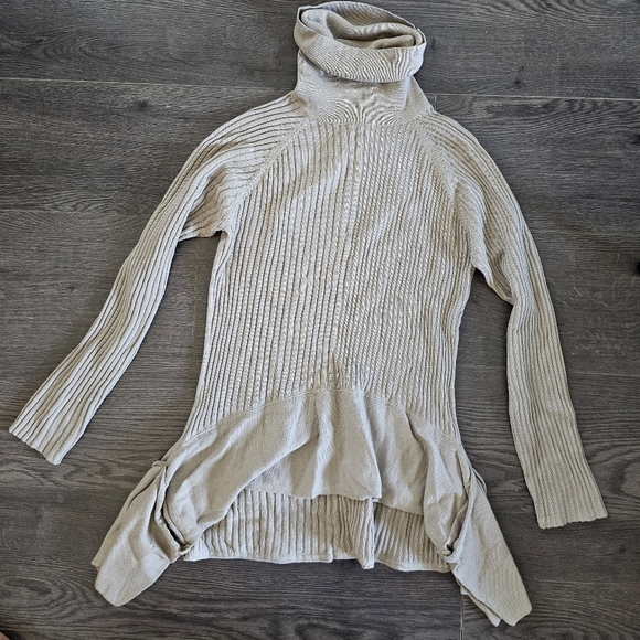 Animals sweater size M - Picture 1 of 2